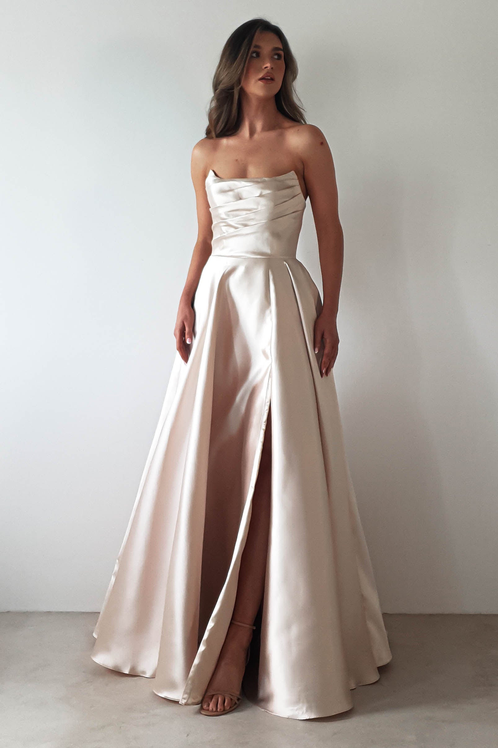 Vestido Miya Champanhe