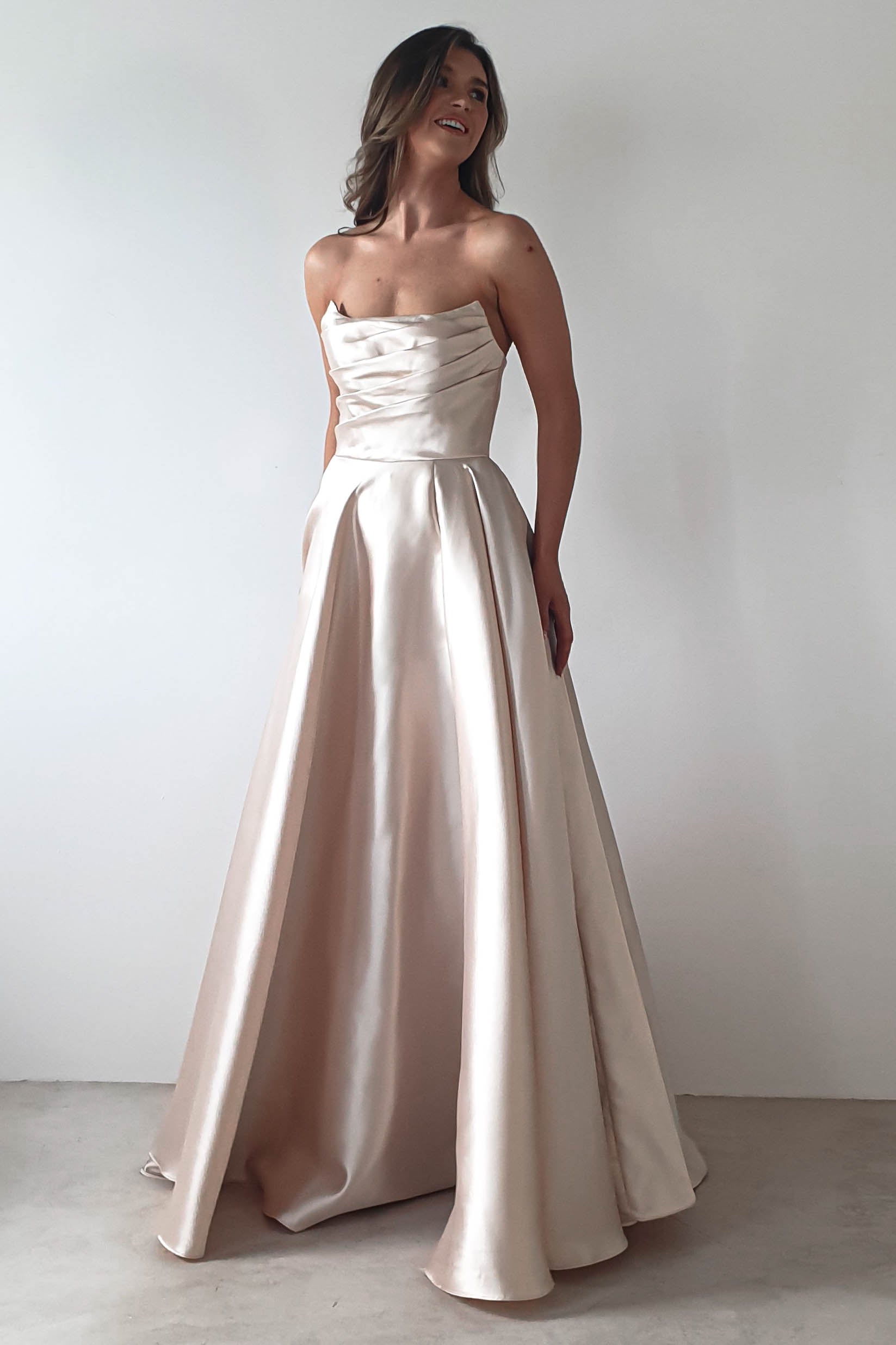 Vestido Miya Champanhe